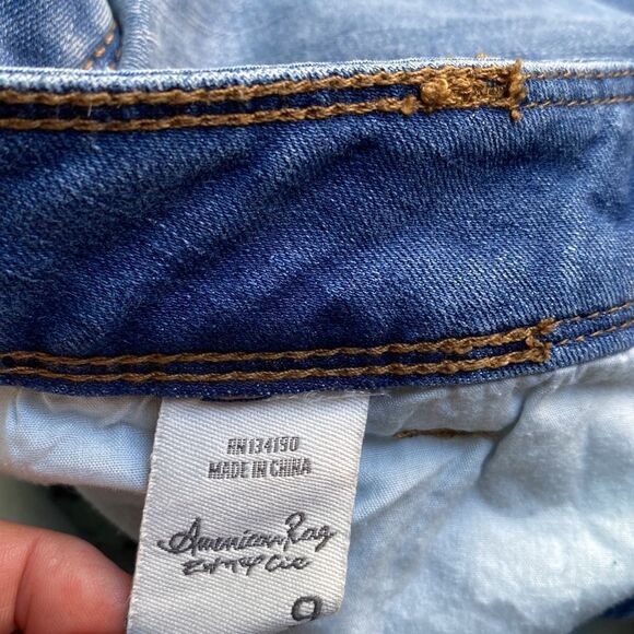 American Rag Y2K Light Wash Denim wide leg Boot Cut Jeans Size 9 - Picture 4 of 5